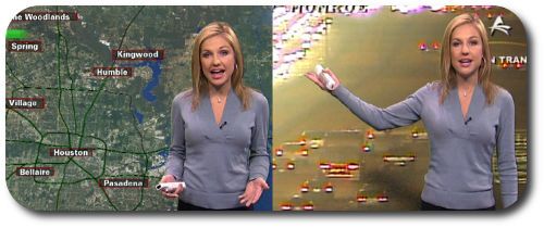 Une présentatrice d'une chaîne de télévision de Houston utilisant une Wiimote